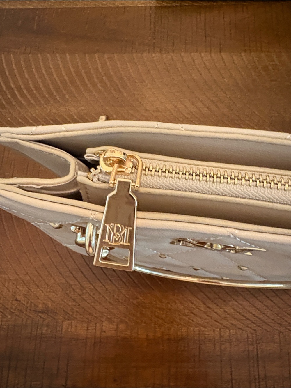 Badgley Mischka cream gold handbag - Picture 6 of 6